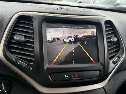 Used 2017 Jeep Cherokee Latitude w/ Safety/Convenience Group image 22