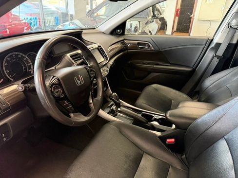 Used 2017 Honda Accord Touring image 21