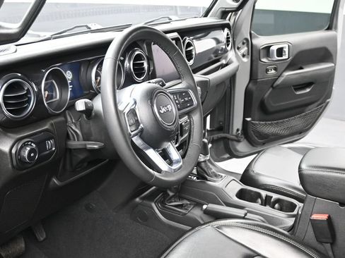 Used 2023 Jeep Wrangler Unlimited Sahara AWD/4WD image 13