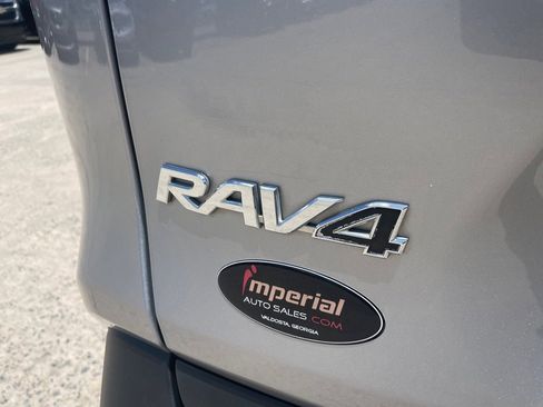 Used 2021 Toyota RAV4 XLE image 9