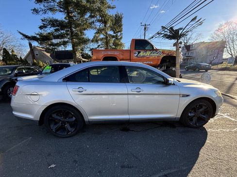 Used 2010 Ford Taurus SHO image 3