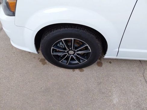 Used 2018 Dodge Grand Caravan GT image 30