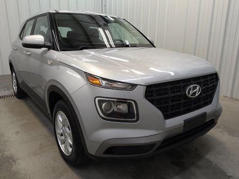 Used 2021 Hyundai Venue SE FWD image 13