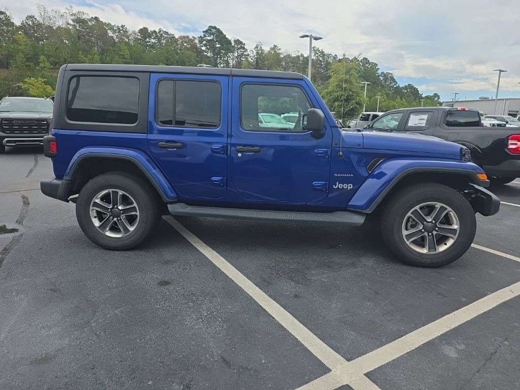 Used 2018 Jeep Wrangler Unlimited Sahara AWD/4WD image 5