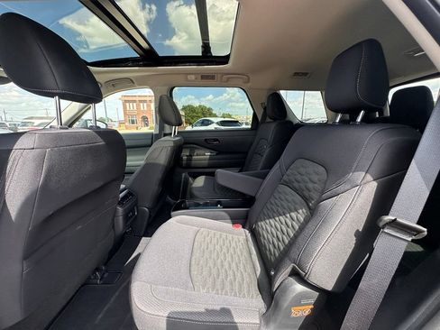 Certified 2025 Nissan Pathfinder SV w/ SV Premium Package FWD image 17