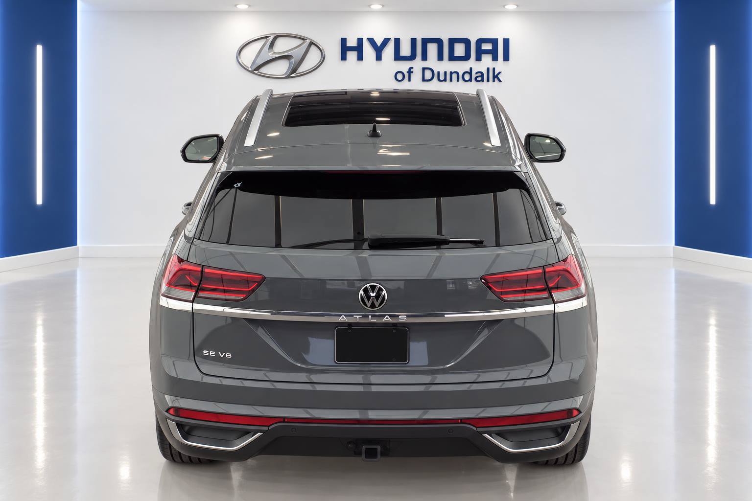 Used 2022 Volkswagen Atlas Cross Sport SE w/ Panoramic Sunroof Package FWD image 6