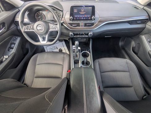 Used 2024 Nissan Altima 2.5 SV FWD image 14
