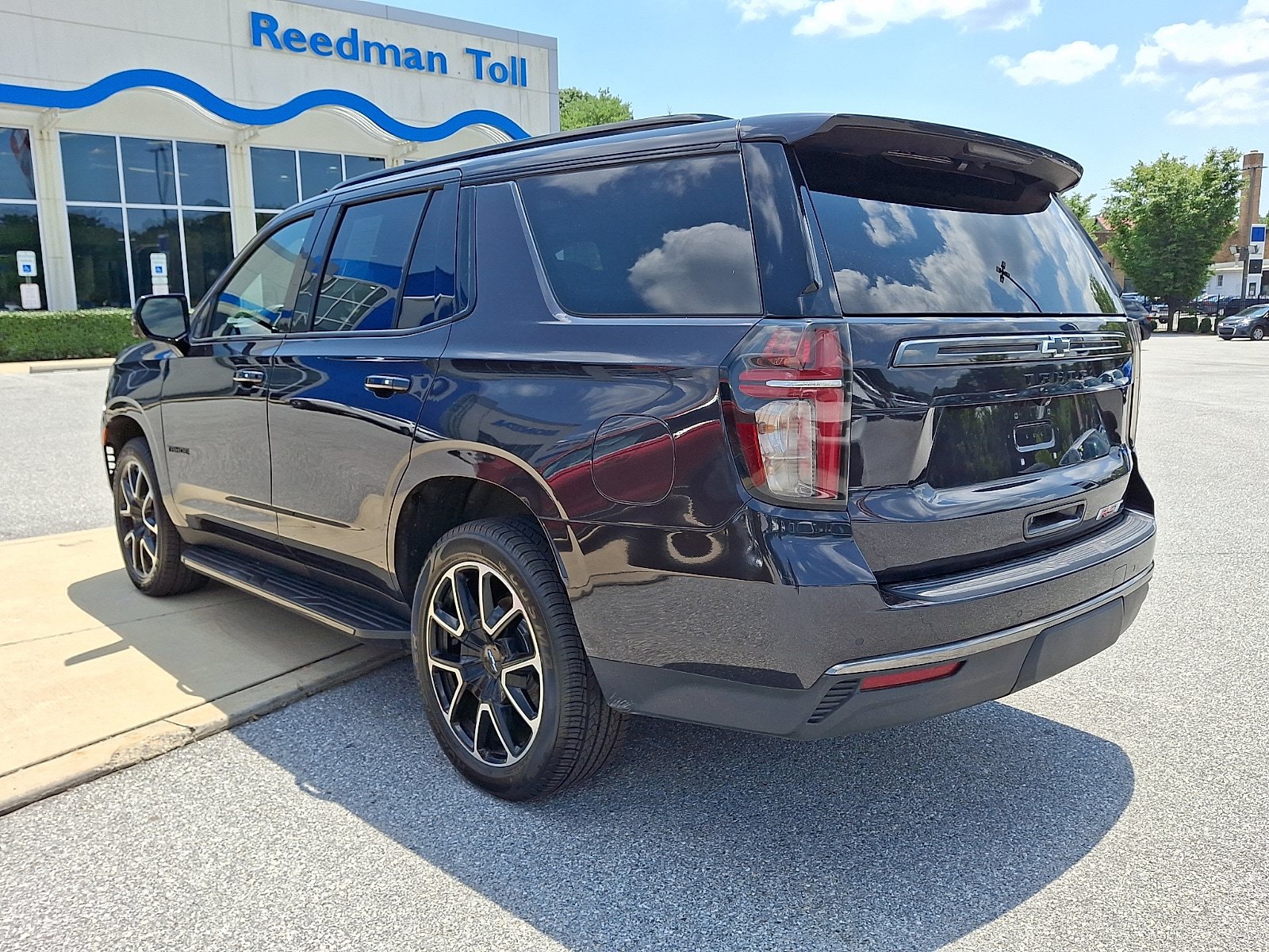 Used 2022 Chevrolet Tahoe RST w/ Luxury Package AWD/4WD image 4