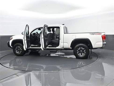 Used 2019 Toyota Tacoma TRD Off-Road image 29