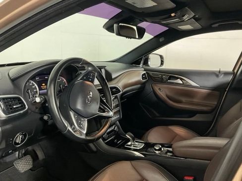 Used 2017 INFINITI QX30 Premium w/ Technology Package AWD/4WD image 21