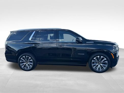 Used 2025 Chevrolet Tahoe High Country AWD/4WD image 7