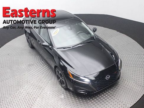 Used 2023 Nissan Altima 2.5 SR w/ SR Premium Package AWD/4WD image 3