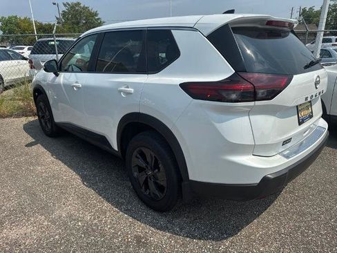 Certified 2026 Nissan Rogue SV FWD image 2