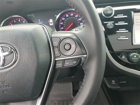 Used 2018 Toyota Camry XSE image 15