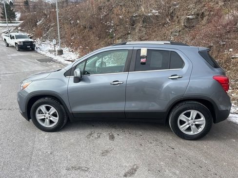 Used 2019 Chevrolet Trax LT w/ LT Convenience Package image 16