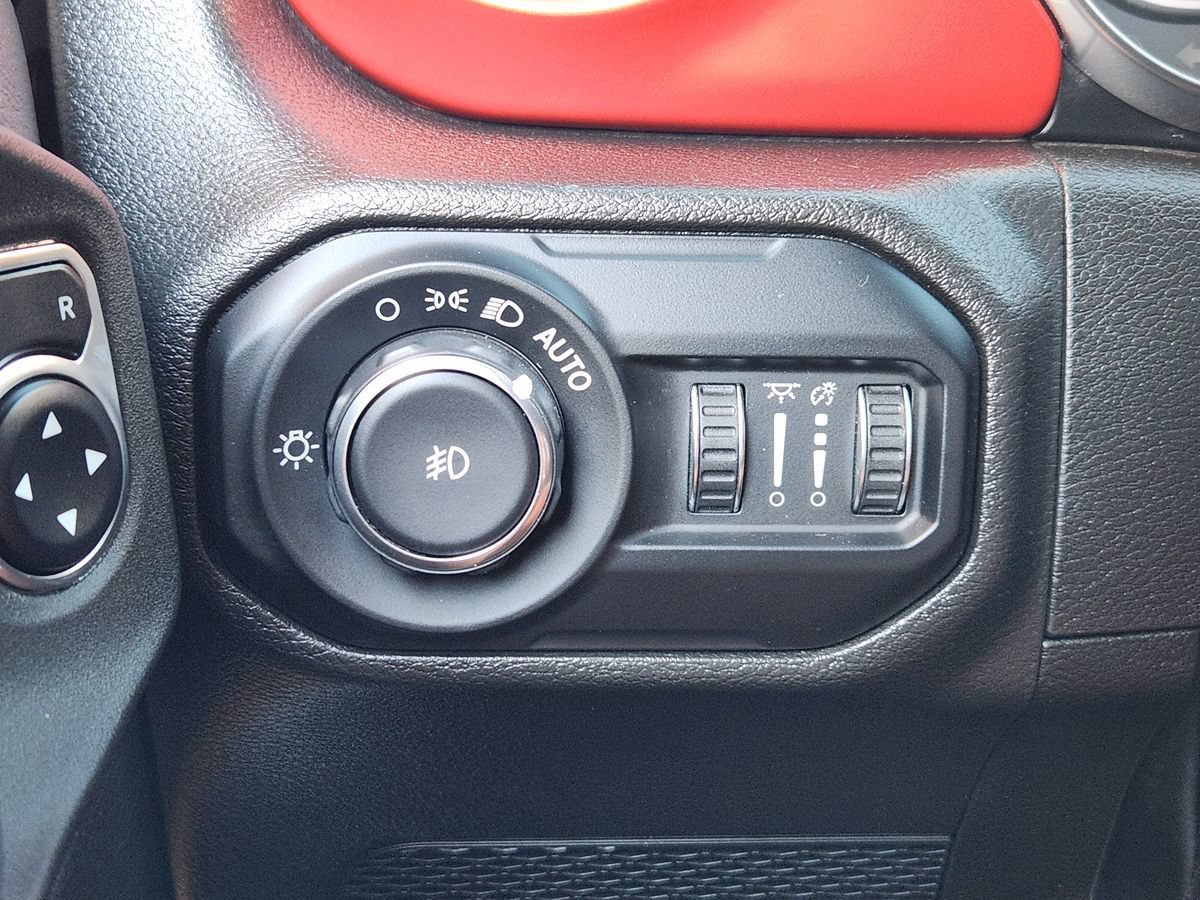 Used 2022 Jeep Wrangler Unlimited Rubicon w/ Cold Weather Group AWD/4WD image 44