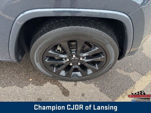 Used 2017 Jeep Grand Cherokee Altitude image 13