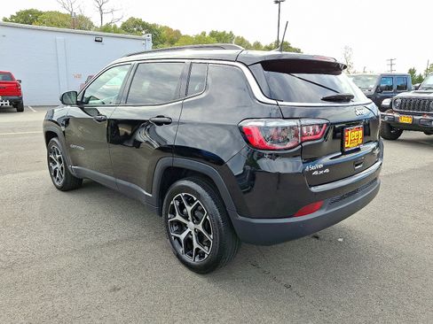 Certified 2024 Jeep Compass Limited image 4