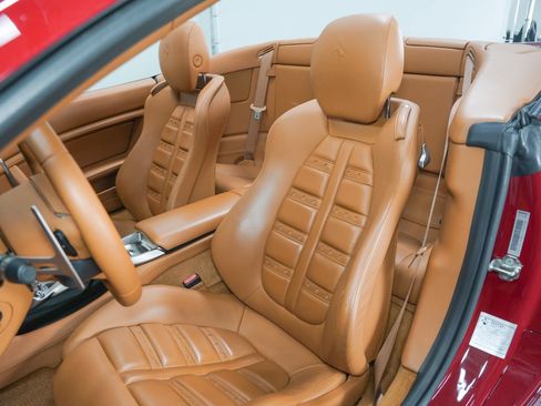 Used 2010 Ferrari California RWD image 36