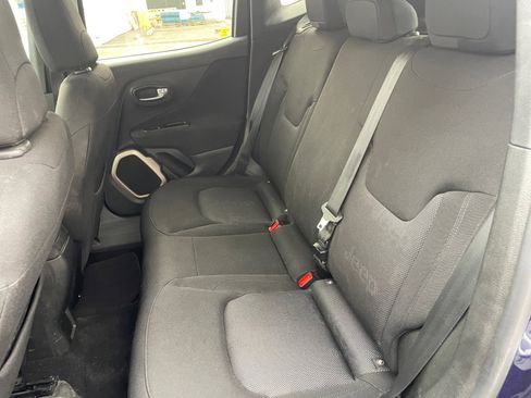 Used 2017 Jeep Renegade Latitude FWD image 26
