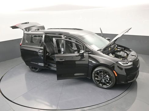 Used 2024 Chrysler Pacifica Limited w/ S Appearance Package image 80