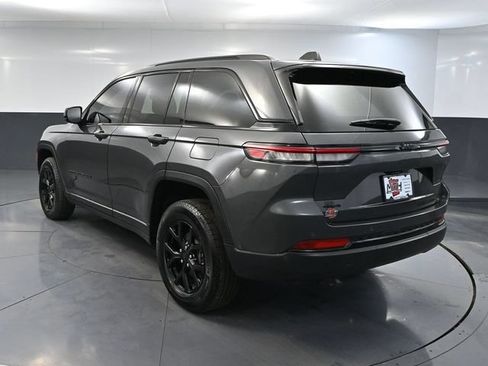 Used 2024 Jeep Grand Cherokee Altitude AWD/4WD image 9
