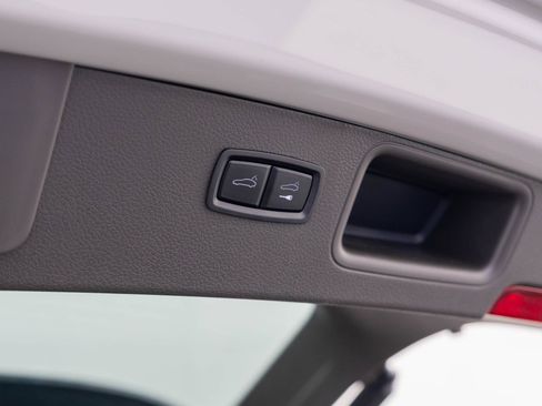 Certified 2023 Porsche Macan AWD/4WD image 38