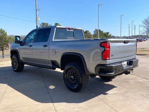 Used 2025 Chevrolet Silverado 2500 ZR2 w/ Technology Package image 4