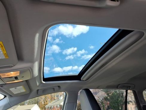 Used 2018 Toyota RAV4 Limited image 9