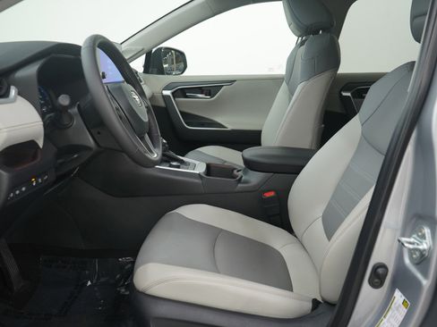 Used 2025 Toyota RAV4 Limited image 24