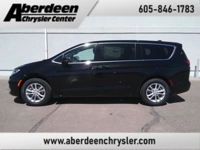 New 2026 Chrysler Pacifica Select