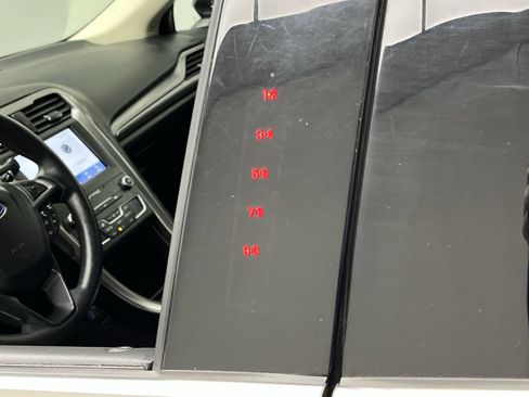 Used 2020 Ford Fusion SE image 6