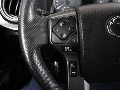 Used 2022 Toyota Tacoma TRD Off-Road w/ Technology Package AWD/4WD image 10