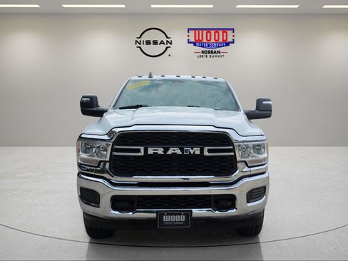 Used 2024 RAM 2500 Tradesman w/ Chrome Appearance Group AWD/4WD image 11