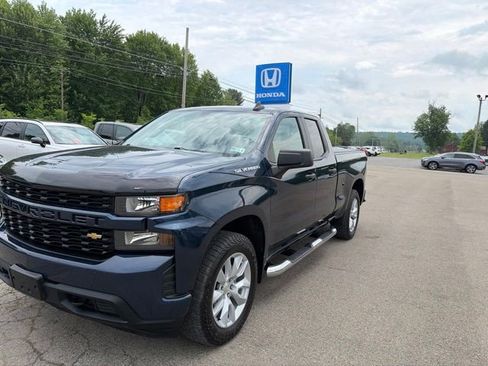 Used 2020 Chevrolet Silverado 1500 Custom w/ Custom Value Package AWD/4WD image 2