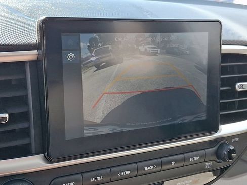 Certified 2025 Hyundai Venue SEL FWD image 19
