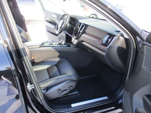 Certified 2023 Volvo XC60 B5 Plus image 15