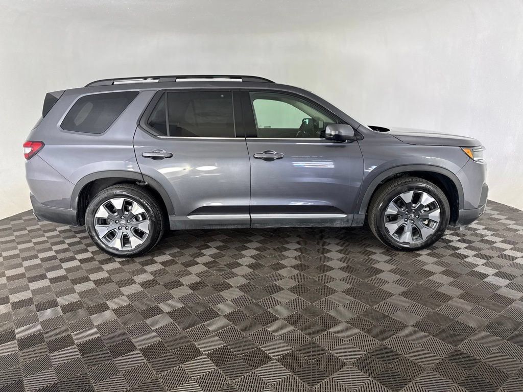 Certified 2026 Honda Pilot Touring image 4