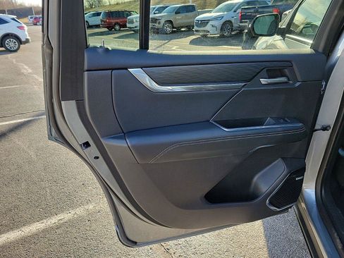 Used 2025 GMC Acadia Elevation image 14