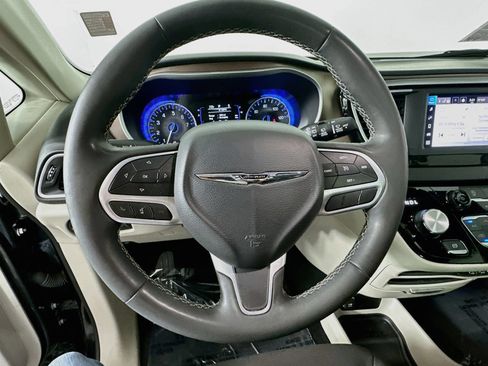 Used 2023 Chrysler Voyager LX FWD image 12