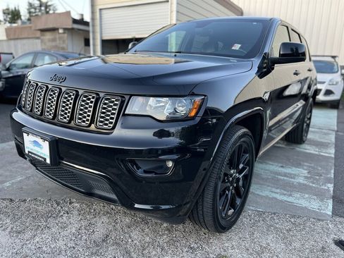 Used 2018 Jeep Grand Cherokee Altitude AWD/4WD image 1