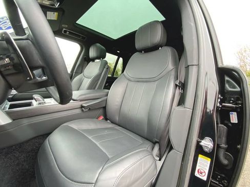 Used 2025 Land Rover Range Rover SE AWD/4WD image 20