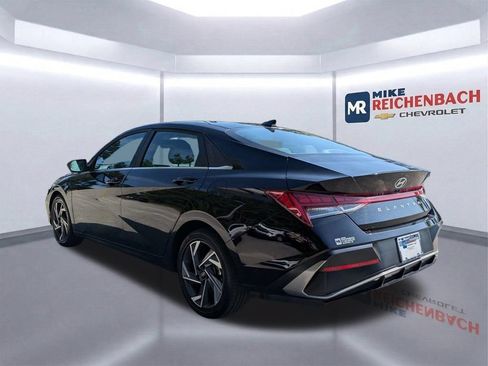 Used 2025 Hyundai Elantra SEL FWD image 6