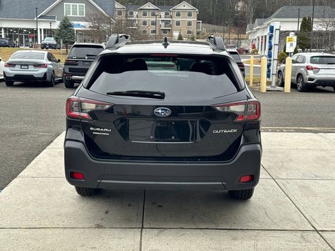 Used 2023 Subaru Outback Premium image 6