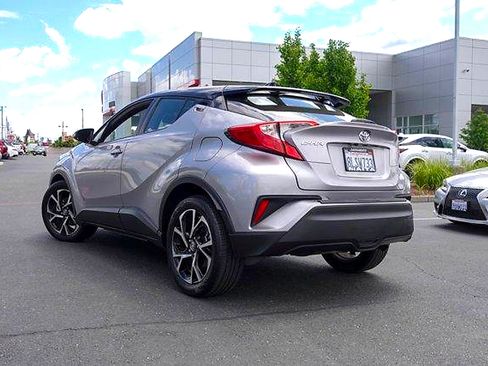 Used 2019 Toyota C-HR XLE FWD image 7