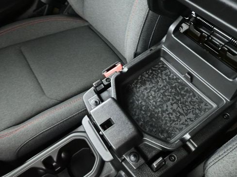 New 2025 Jeep Wrangler Unlimited Rubicon w/ Technology Group image 3