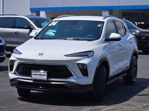 Used 2024 Buick Encore GX Sport Touring image 4