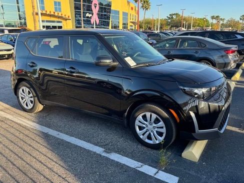 Certified 2025 Kia Soul LX image 7