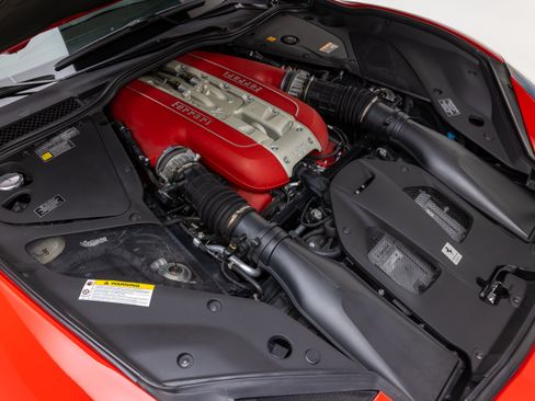 Used 2020 Ferrari 812 Superfast RWD image 22