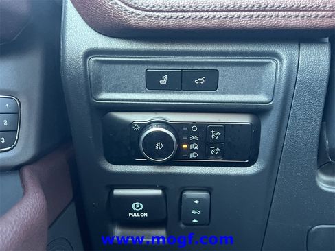 Used 2024 Ford Expedition Limited image 19